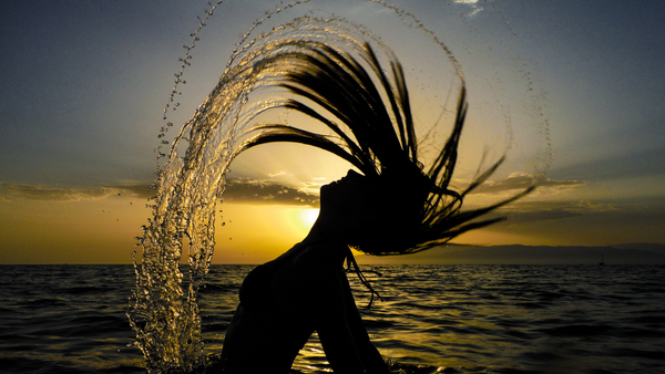 BEACH HAIR, DON’T CARE? THINK AGAIN! HOW TO PROTECT HAIR EXTENSIONS AT THE SEASIDE